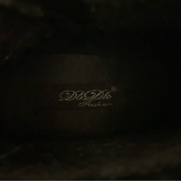 🔴SUEDE FRINGE ANKLE BOOTS🔴 - Picture 10 of 10